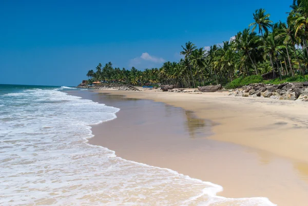 Niesamowite plaże indyjski, czarny plaży, varkala. Kerala, Indie. — Zdjęcie stockowe