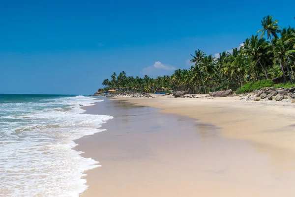 Niesamowite plaże indyjski, czarny plaży, varkala. Kerala, Indie. — Zdjęcie stockowe