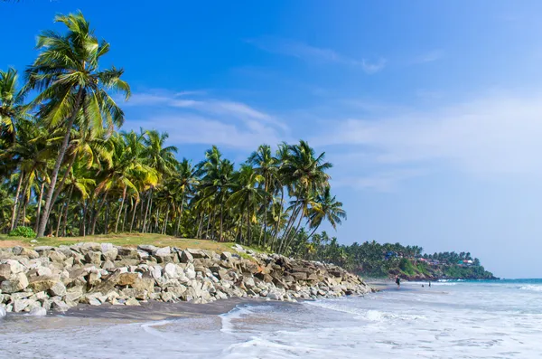 Hihetetlen indiai strandok, fekete beach, varkala. Kerala, india. — Stock Fotó