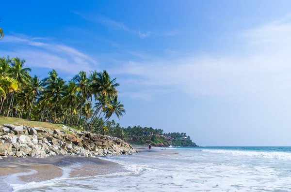 Hihetetlen indiai strandok, fekete beach, varkala. Kerala, india. — Stock Fotó