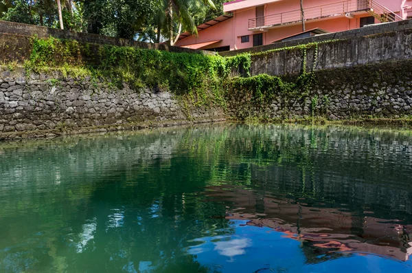 Havuzda bir tapınak. Kerala, Hindistan — Stok fotoğraf