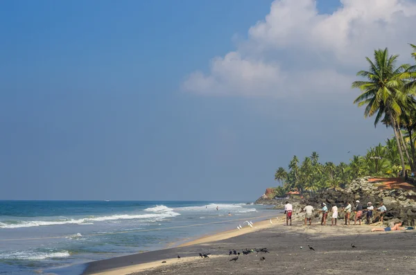 Inanılmaz Hint plajları, siyah sahil varkala. Kerala, Hindistan. — Stok fotoğraf