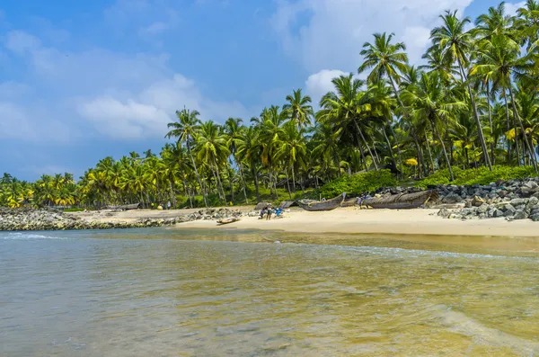 Ongelooflijke Indiase stranden, zwarte strand, varkala. Kerala, india. — Stockfoto