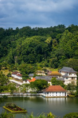 Kandy şehir manzaralı ve kutsal tooth relic Tapınağı