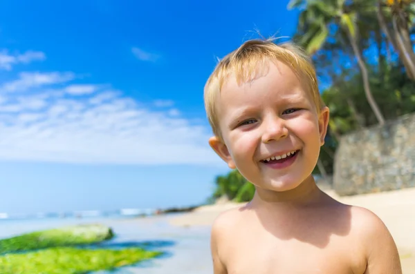 Spaß kleiner Junge — Stockfoto