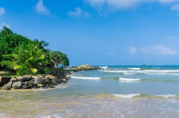 Tropical beach in Sri Lanka — Stock Photo, Image