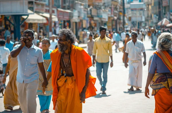 People on the city street in Madurai, Tamil Nadu, India. — Stock Photo, Image