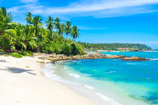 Praia tropical no Sri Lanka — Fotografia de Stock