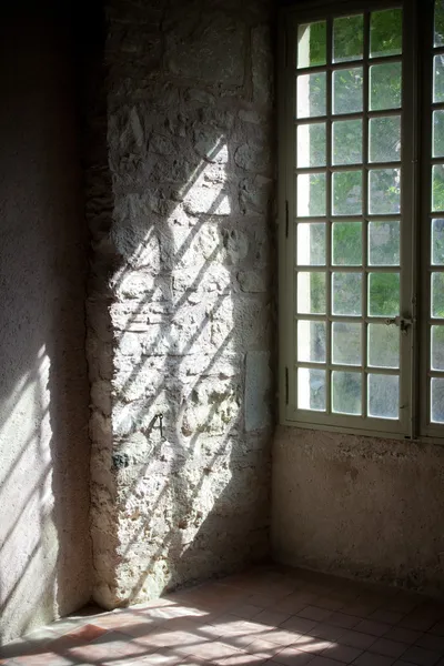 Fönster i gamla slottet — Stockfoto