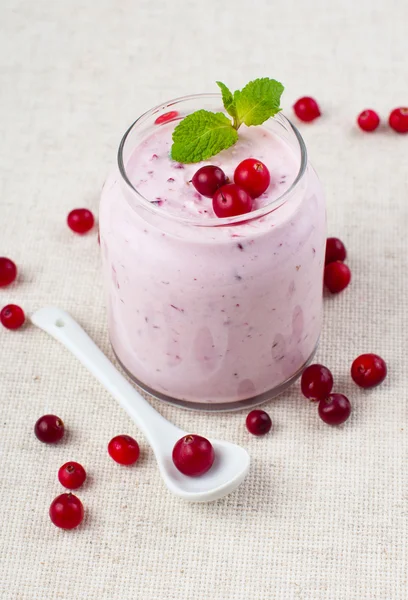 Yoghurt and berry dessert cream — Stock Photo, Image