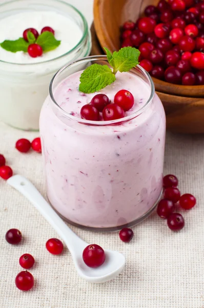 Yoghurt and berry dessert cream — Stock Photo, Image