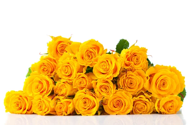 Strauß gelber Rosen isoliert — Stockfoto