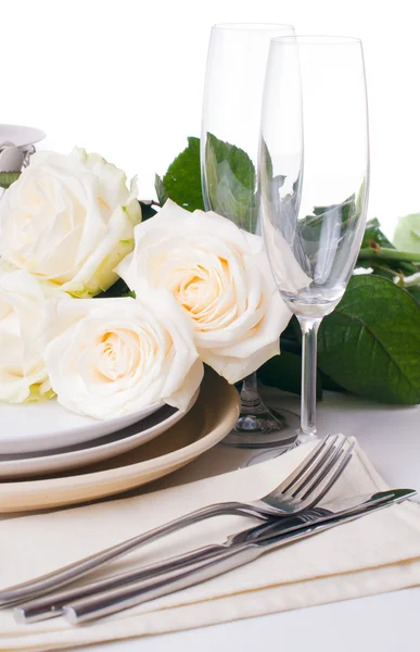 Table setting with beige roses — Stock Photo, Image