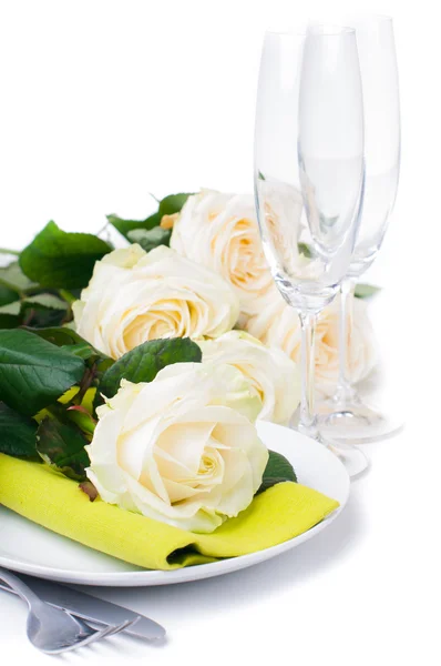 Apparecchiatura tavola festiva con rose — Foto Stock