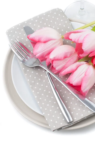 Tulipanes rosados de primavera, tenedor y cuchillo —  Fotos de Stock