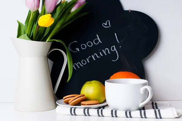 Tulips, morning coffee, fruit and chalk board — Stock Photo, Image