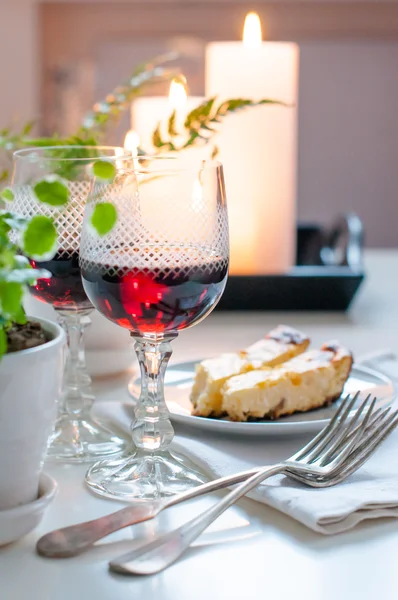 Due bicchieri vintage di vino rosso — Foto Stock