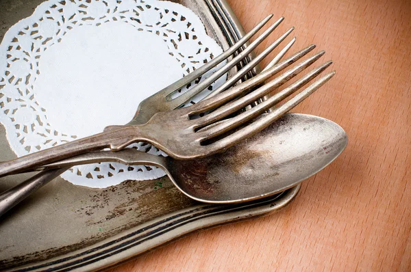 Vintage cutlery tray and old wooden board — Stock Photo, Image