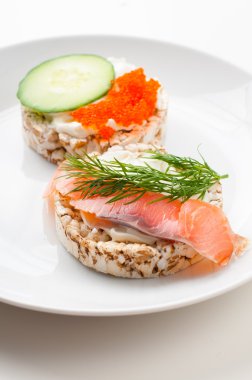 kırmızı balık ve kırmızı havyar mezeler