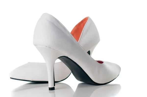 Par de zapatos de mujer blancos —  Fotos de Stock