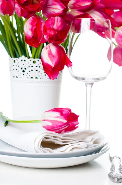 Holiday table setting with pink tulips — Stock Photo, Image