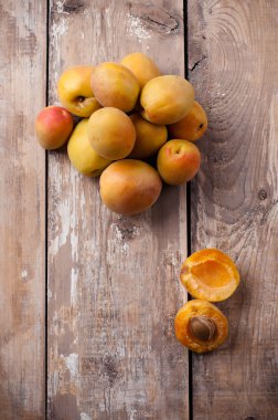 Kayısı ile rustik natürmort