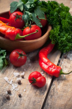 Dünya ampul asılı