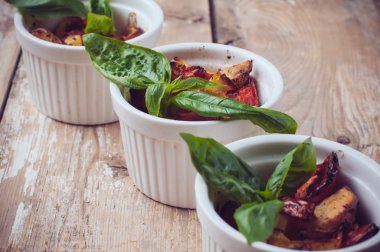 Vegan gıda: üç tabak ızgara sebze