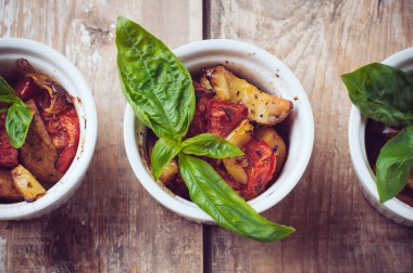 Vegan gıda: üç tabak ızgara sebze