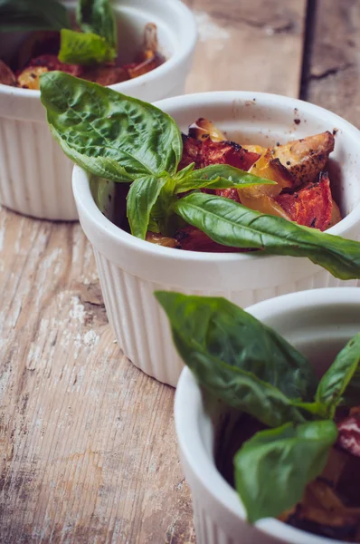 Vegan food: three plates of grilled vegetables — Stock Photo, Image