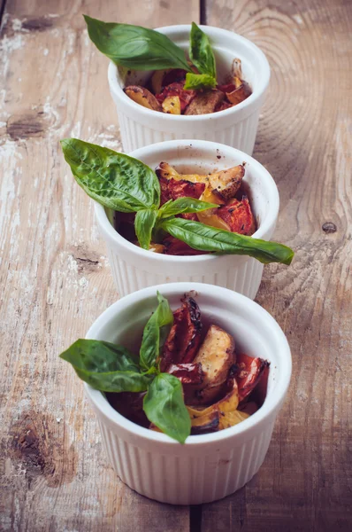 Vegan food: three plates of grilled vegetables — Stock Photo, Image