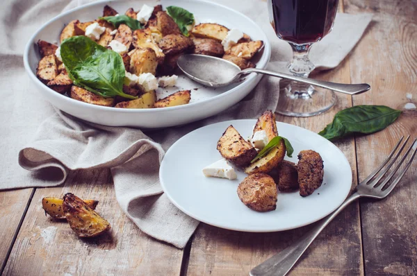Homemade rustic dinner: a glass of wine and a baked potato — Stock Photo, Image