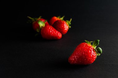 beş kırmızı çilek