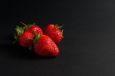 beş kırmızı çilek