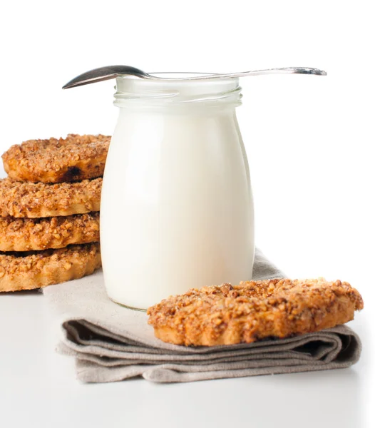 Iaurt și prăjituri cu nuci — Fotografie, imagine de stoc