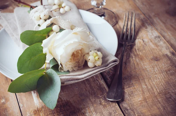 꽃 장식 빈티지 테이블 설정 — 스톡 사진