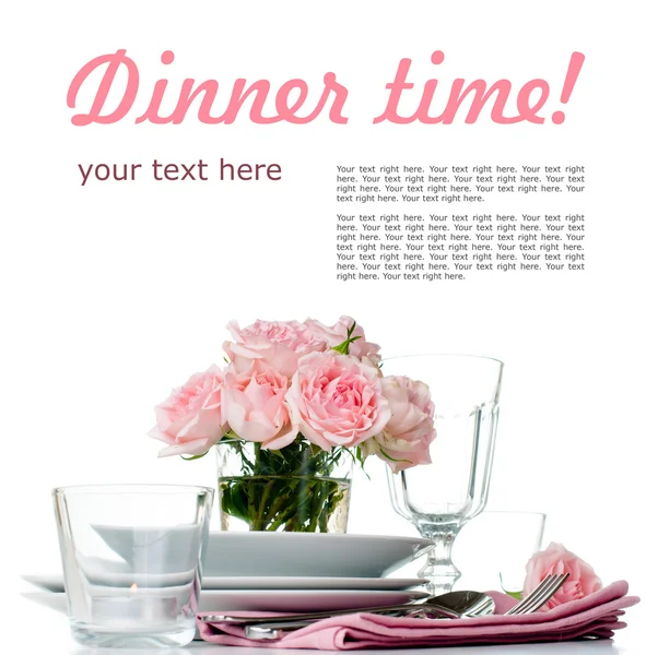 Cenário de mesa festiva com rosas rosa — Fotografia de Stock