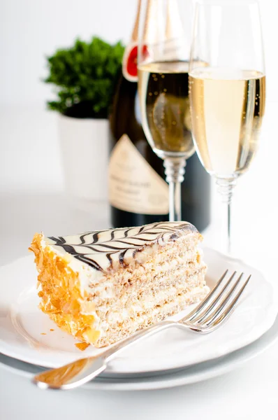 Champagne in glasses and a dessert — Stock Photo, Image