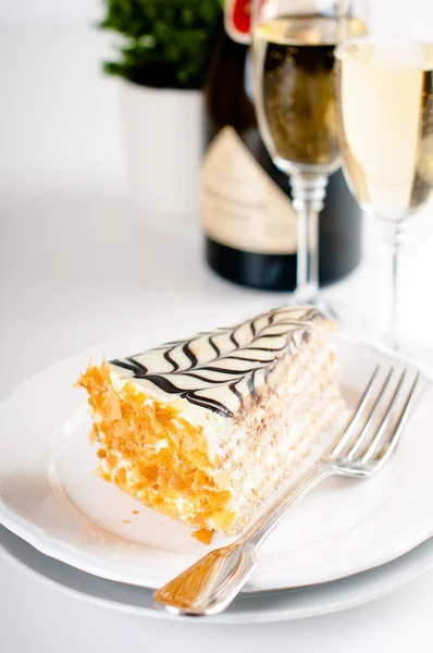 Champagne in glasses and a dessert — Stock Photo, Image