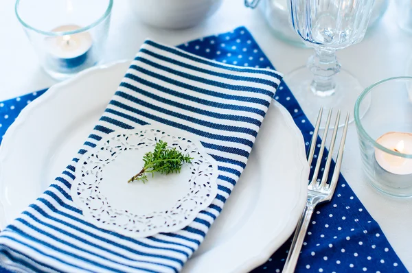 Table setting in navy blue tones — Stock Photo, Image