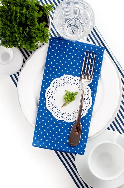 Ajuste de mesa para desayuno en tonos azul marino —  Fotos de Stock