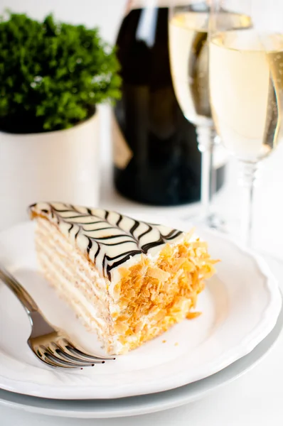 Champagne in glasses and a dessert — Stock Photo, Image