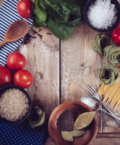 Fondo alimentario sobre tabla de madera —  Fotos de Stock