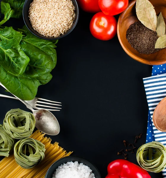 Fondo cibo su nero — Foto Stock