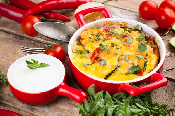 Vegetable casserole in a red pot — Stock Photo, Image
