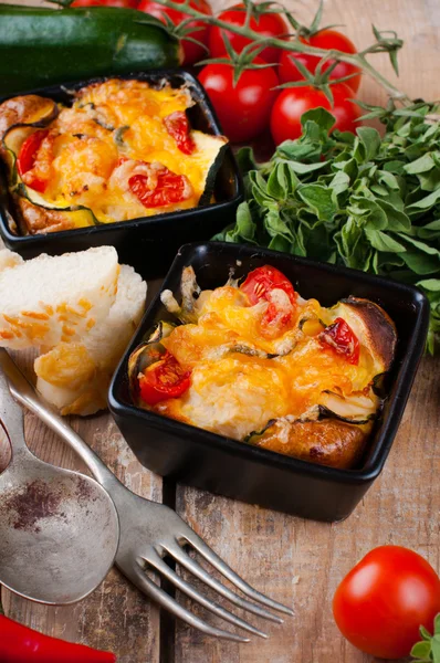 Twee gerechten van plantaardige casserole — Stockfoto