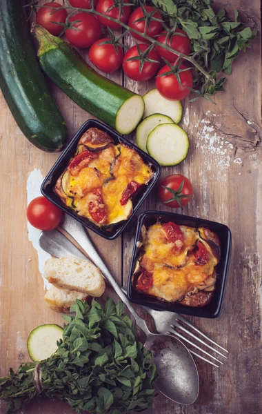 Twee gerechten van plantaardige casserole — Stockfoto