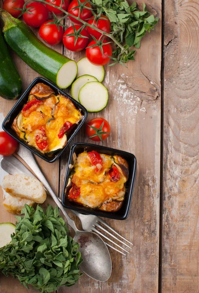 Deux plats de casserole de légumes — Photo