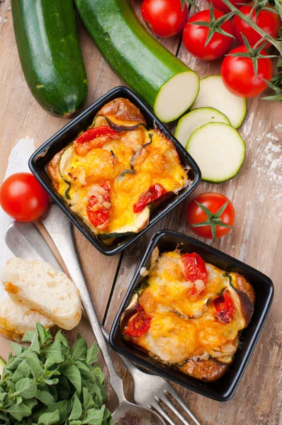 Dos platos de cazuela de verduras —  Fotos de Stock