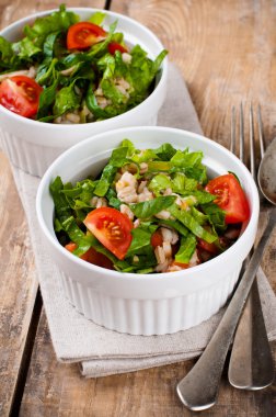 Ispanaklı sebze salatası.